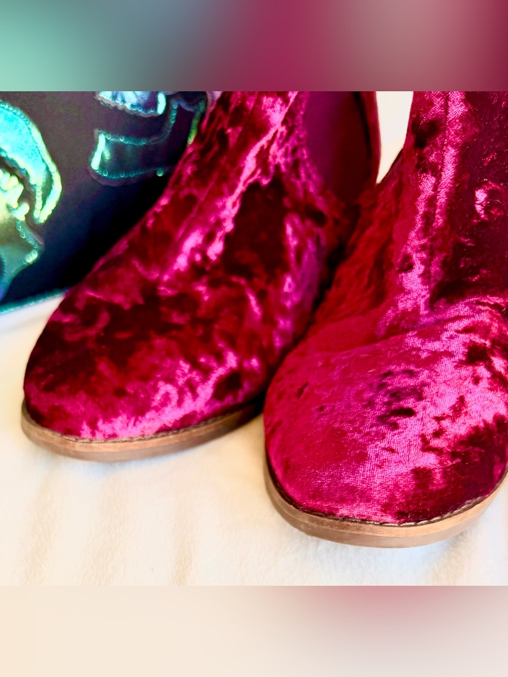 TOMS Ella Black Cherry Crushed Velvet Chelsea Booties M6 - Picture 2 of 3
